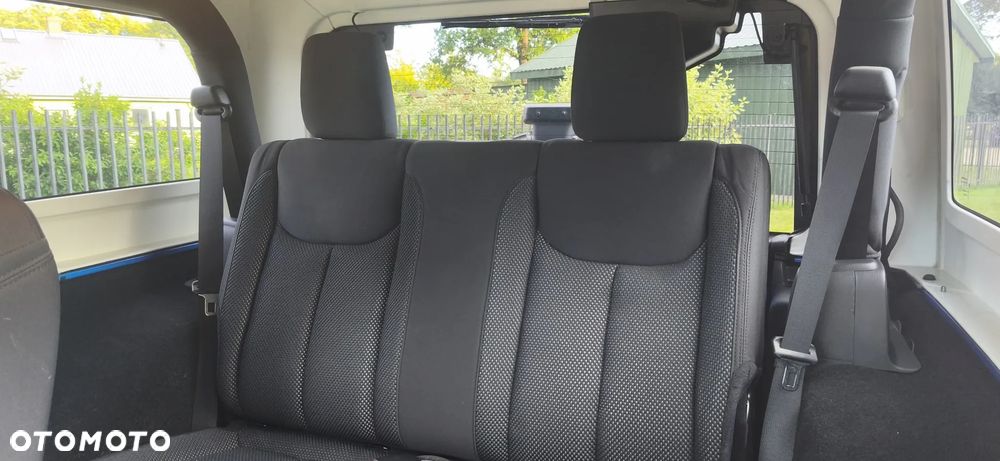 Jeep Wrangler - 32