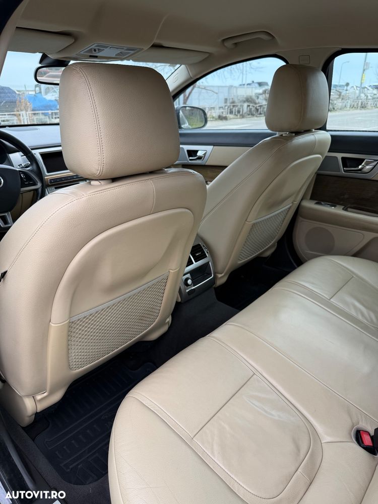Jaguar XF 2.2D Premium Luxury - 12