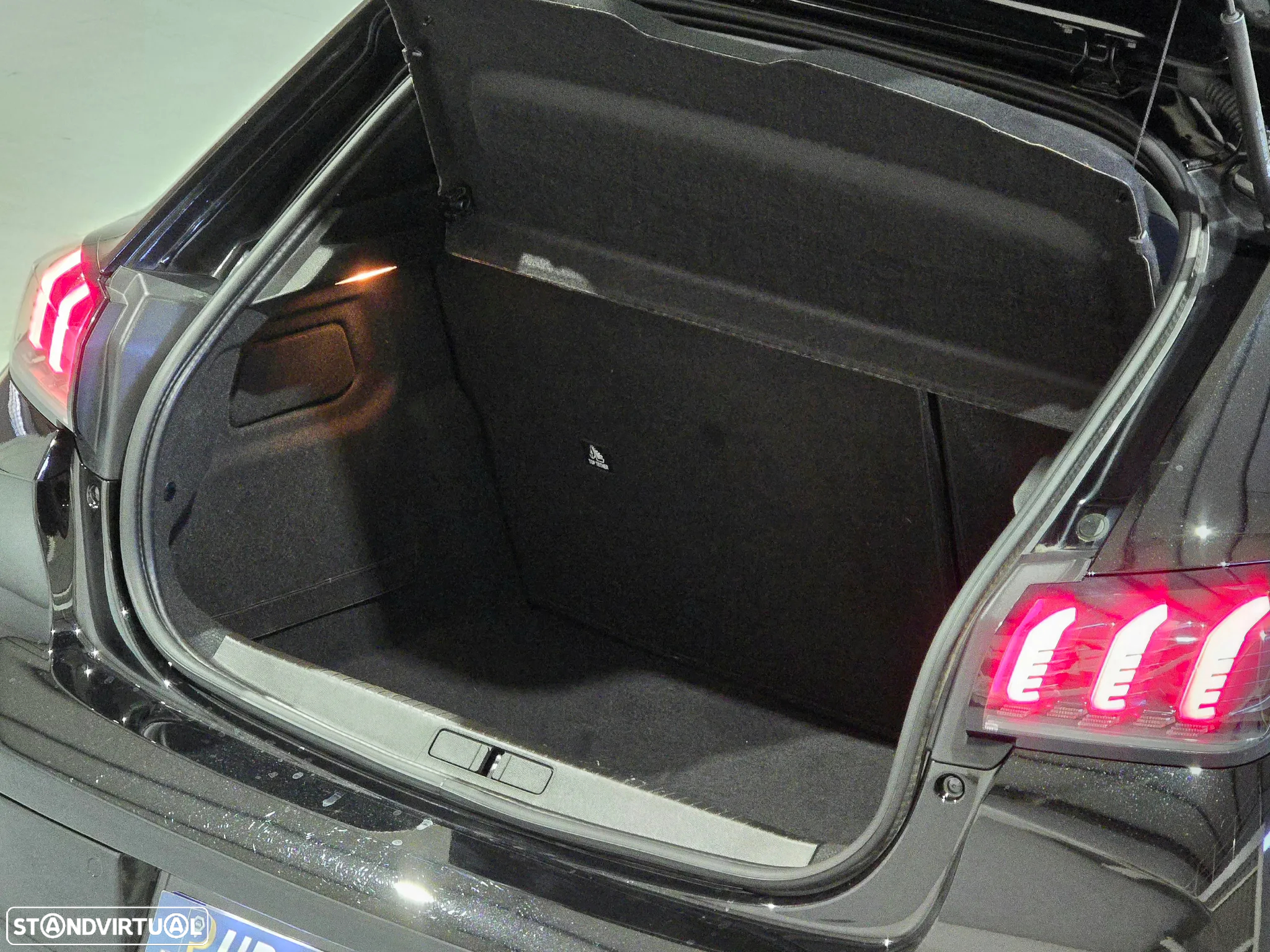 Peugeot e-208 50 kWh Allure - 48