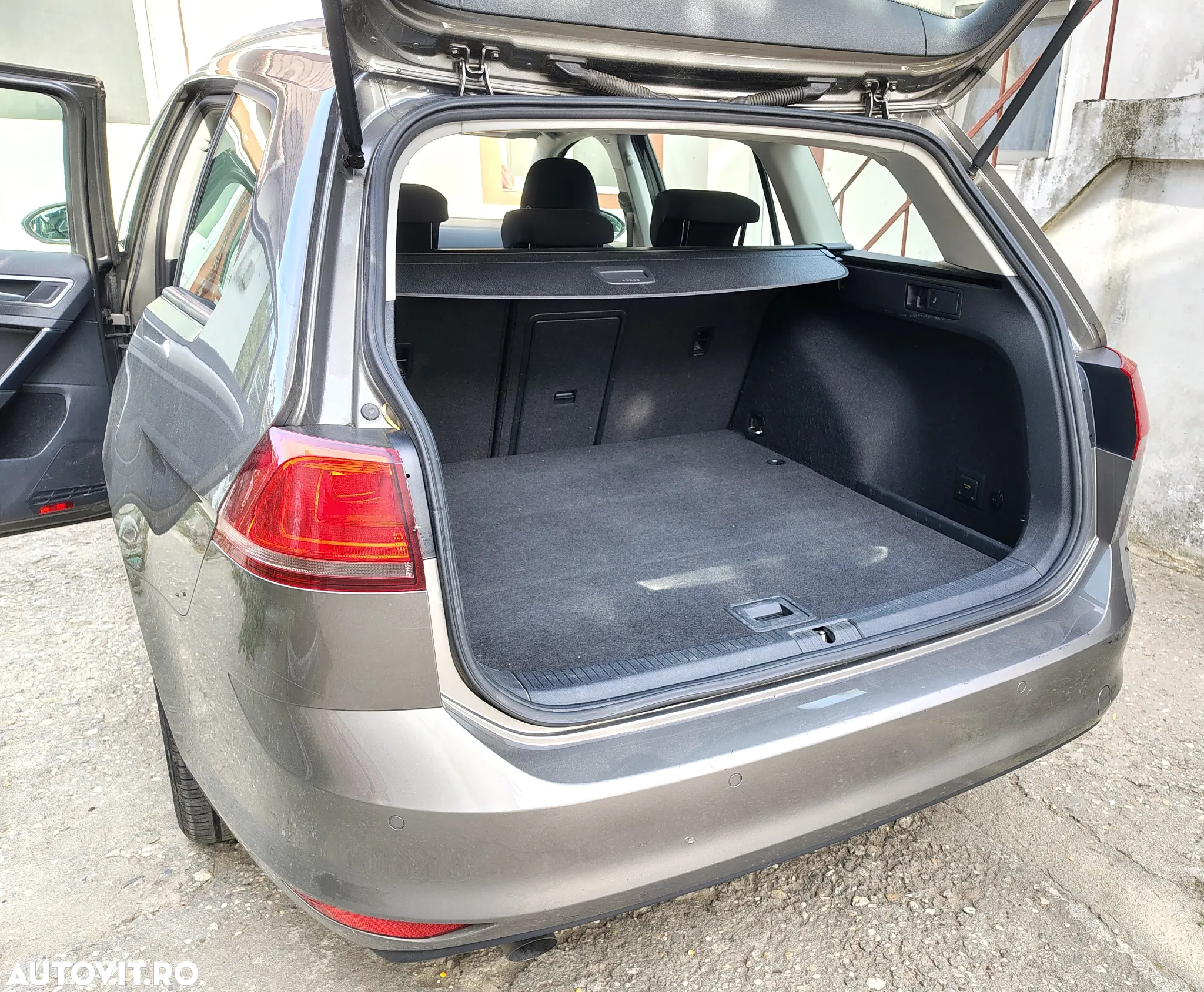 Volkswagen Golf 1.6 TDI BlueMotion Technology Comfortline - 13
