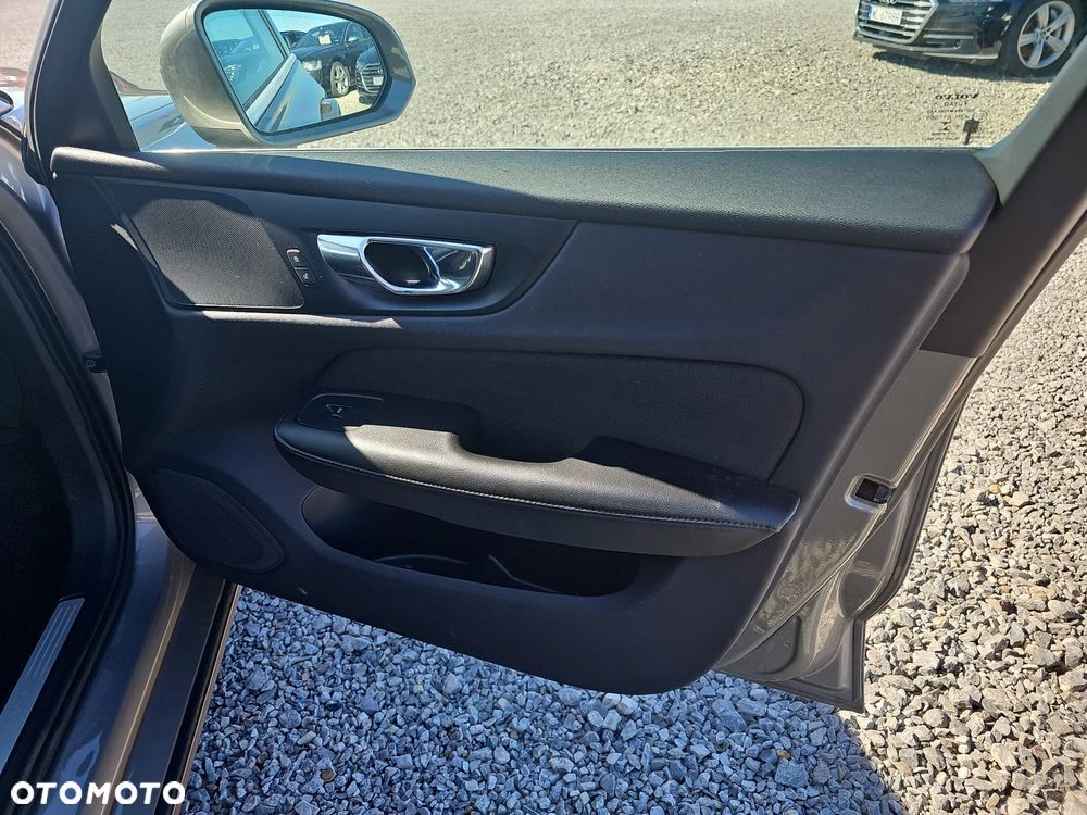Volvo V60 D4 Momentum - 21