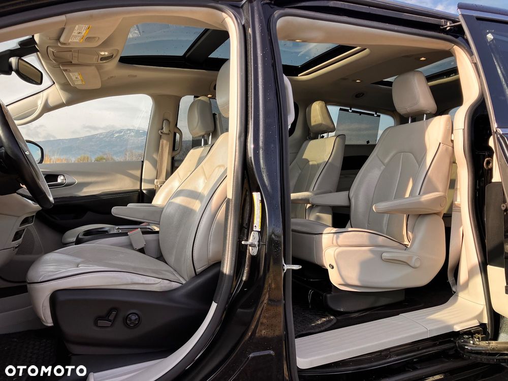 Chrysler Pacifica - 10