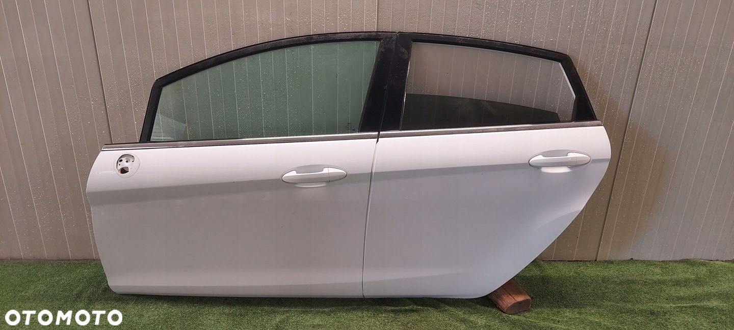 DRZWI LEWY TYŁ FORD FIESTA MK7 LAK H9 - 1