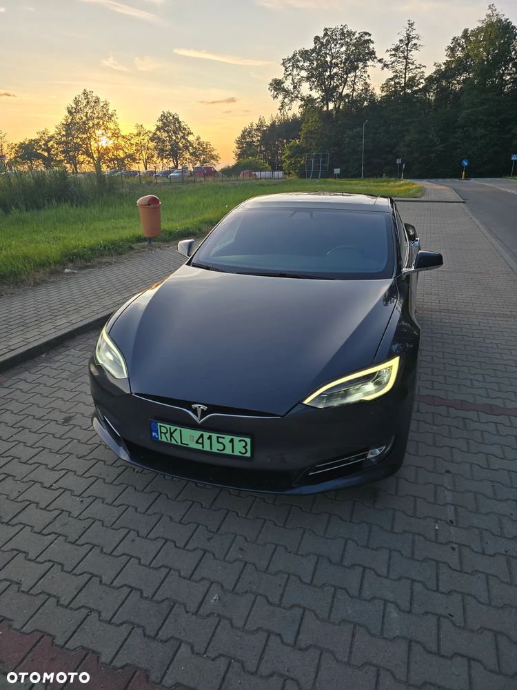 Tesla Model S - 1