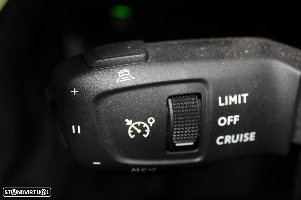 Peugeot e-2008 50 kWh GT - 18