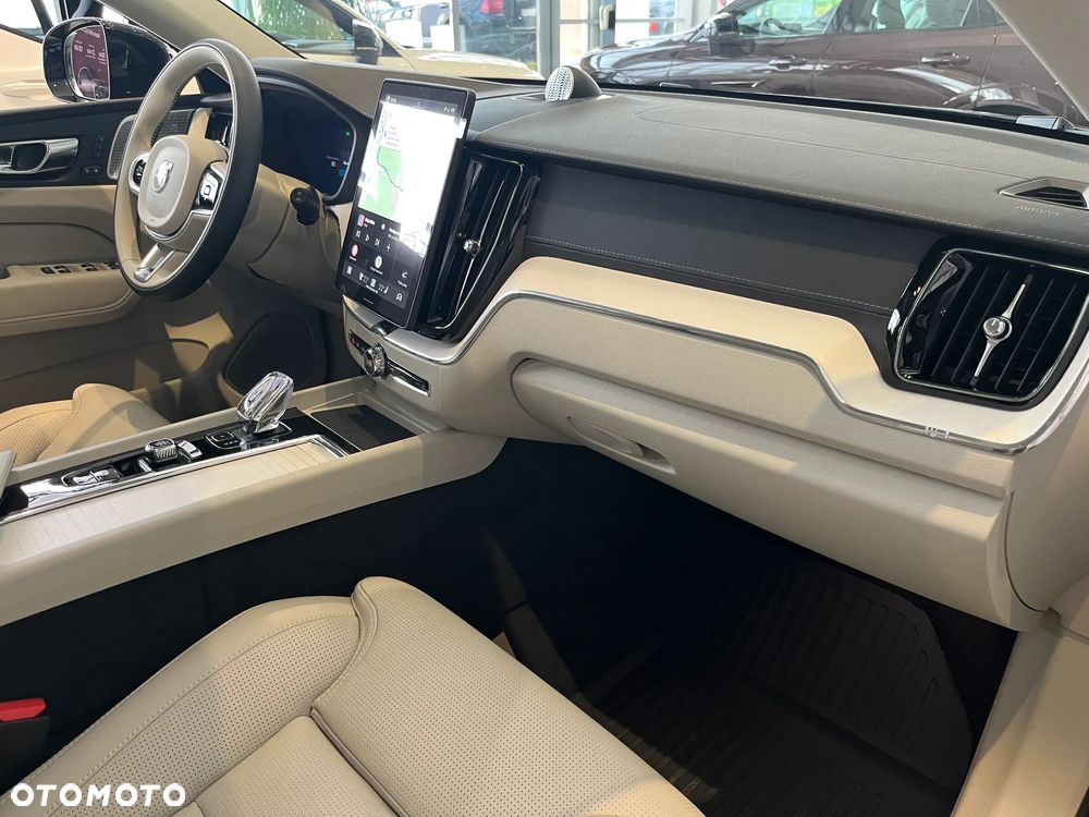 Volvo XC 60 T6 Plug-In Hybrid AWD Ultra Dark - 9
