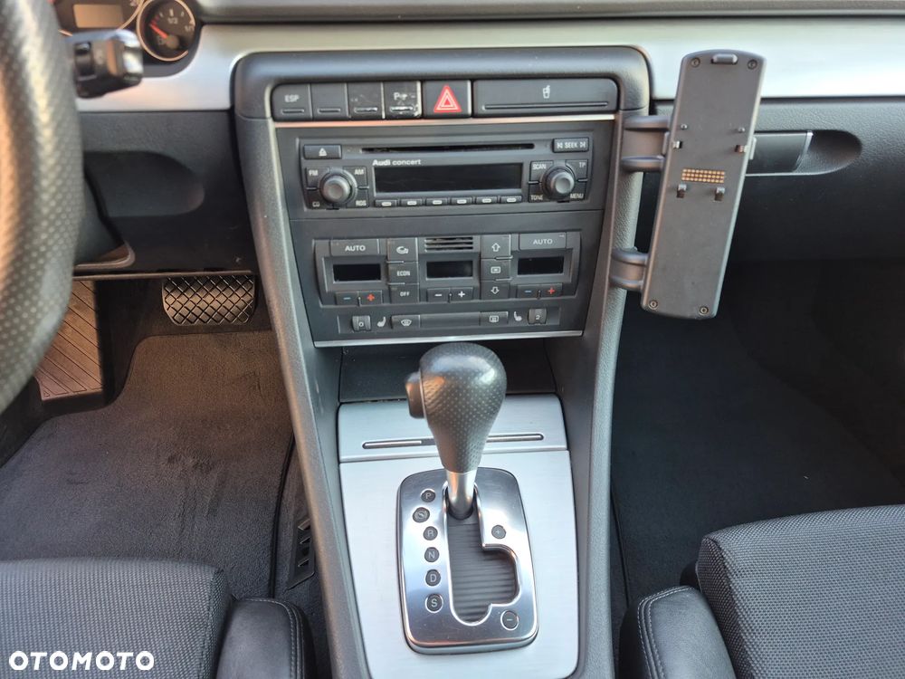 Audi A4 Limousine - 14