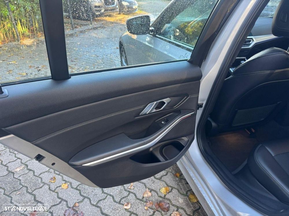 BMW 318 d Line Luxury Auto - 14