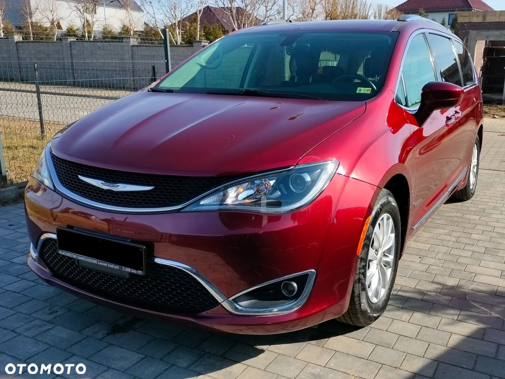 Chrysler Pacifica - 1