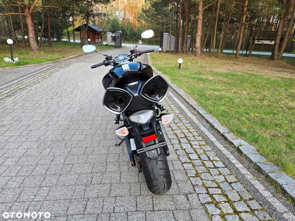 Suzuki GSX - 18