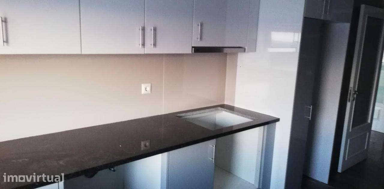 Apartamento T3 com terraço e garagem fechada - Praia - Grande imagem: 2/21