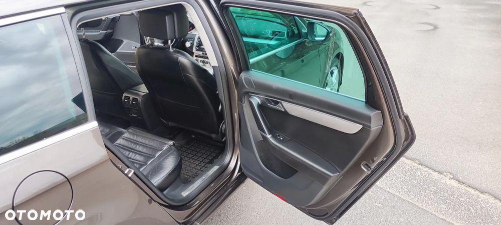 Volkswagen Passat Variant 2.0 TDI BlueMotion Technology Highline - 12