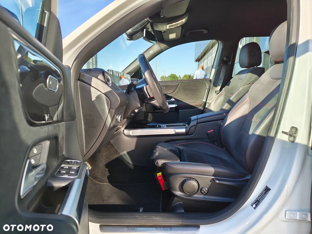 Mercedes-Benz GLB 200 mHEV AMG Line 7G-DCT - 9