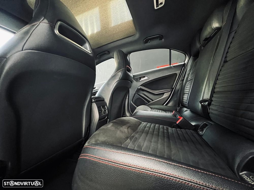 Mercedes-Benz A 180 d AMG Line - 38