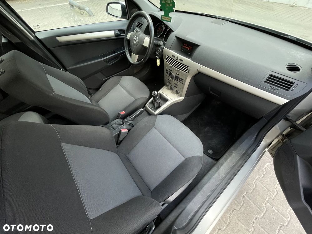 Opel Astra 1.8 Caravan - 24