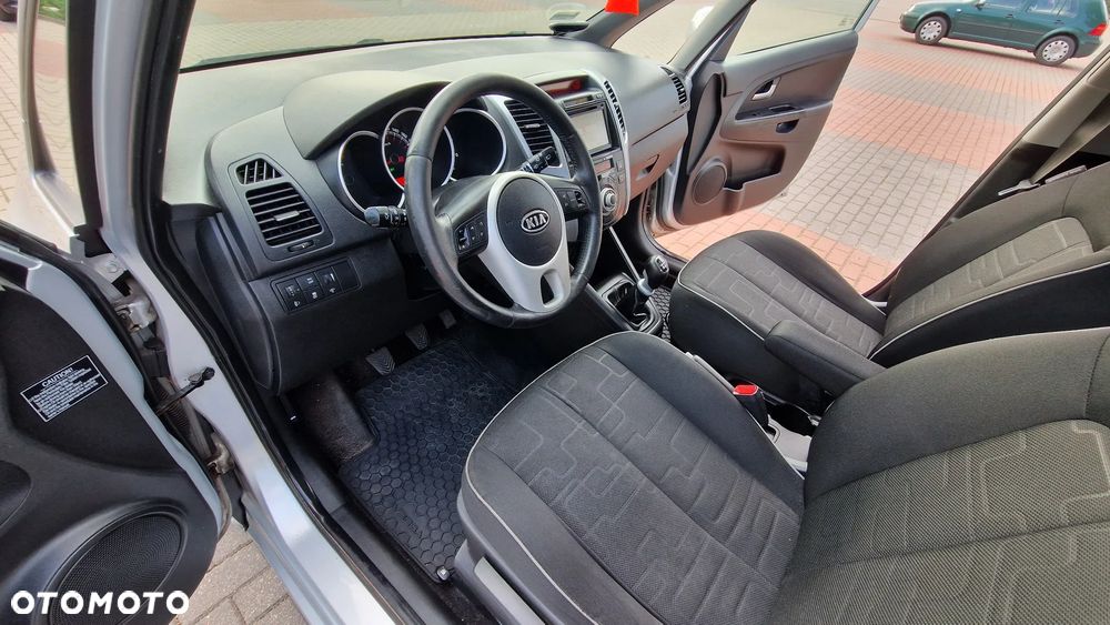 Kia Venga 1.6 CRDi 128 Business Line - 11