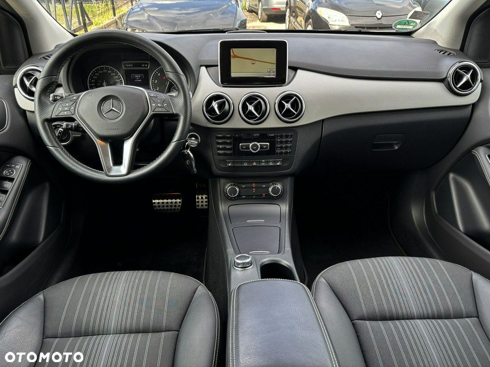 Mercedes-Benz Klasa B 200 7G-DCT UrbanStyle Edition - 24