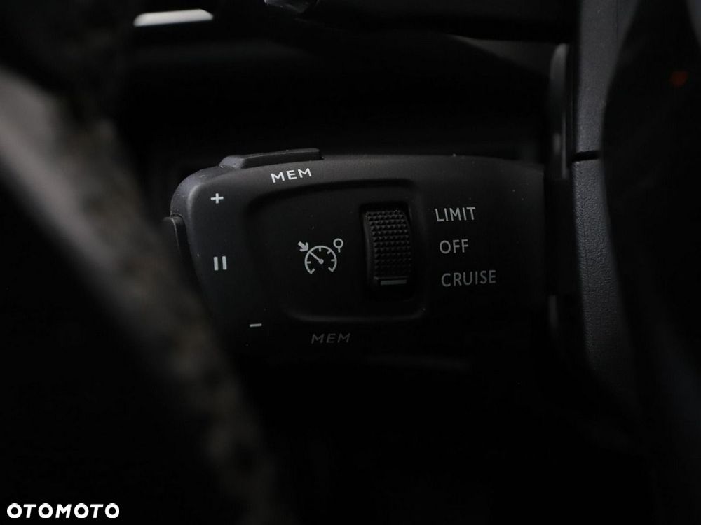 Peugeot 3008 1.6 PureTech Hybrid PHEV Allure Pack S&S EAT8 - 37