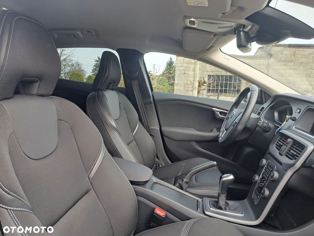 Volvo V40 D2 Momentum - 13