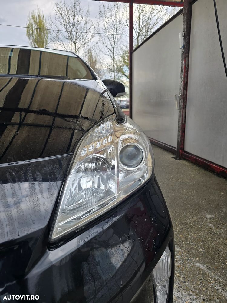 Toyota Prius (Hybrid) - 5