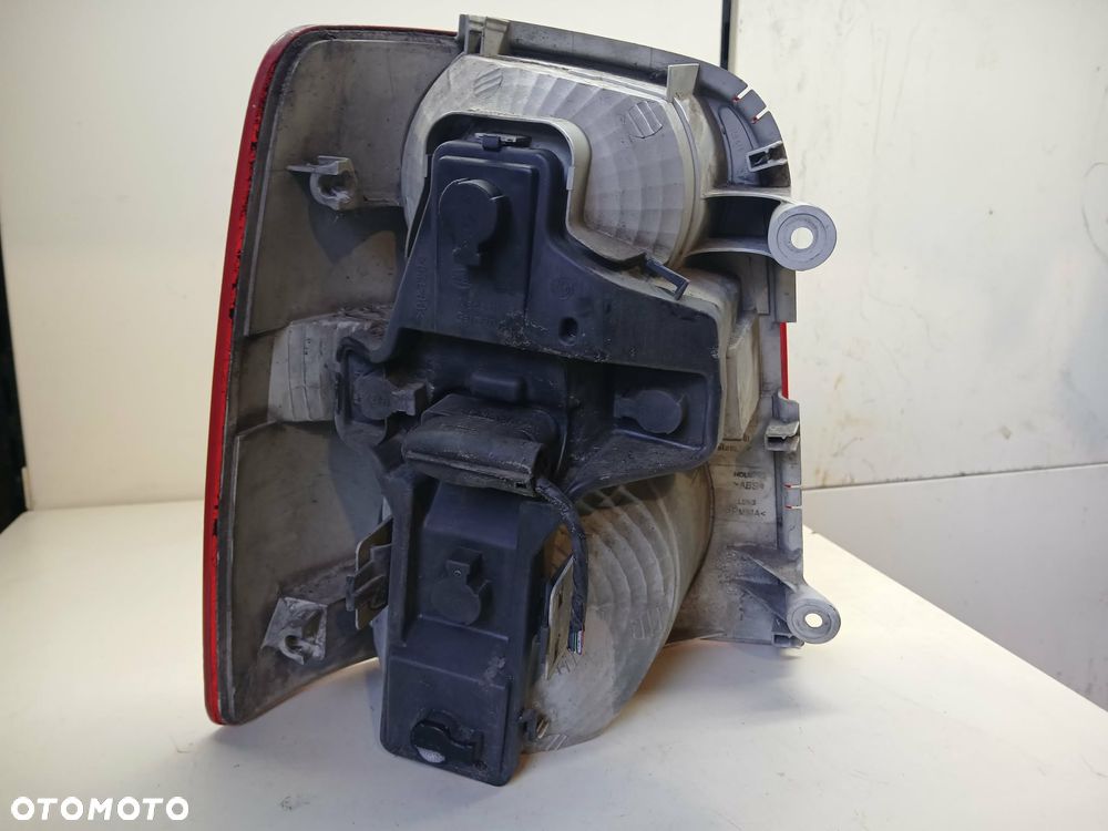 Volkswagen Touran lampa tylna lewa - 5