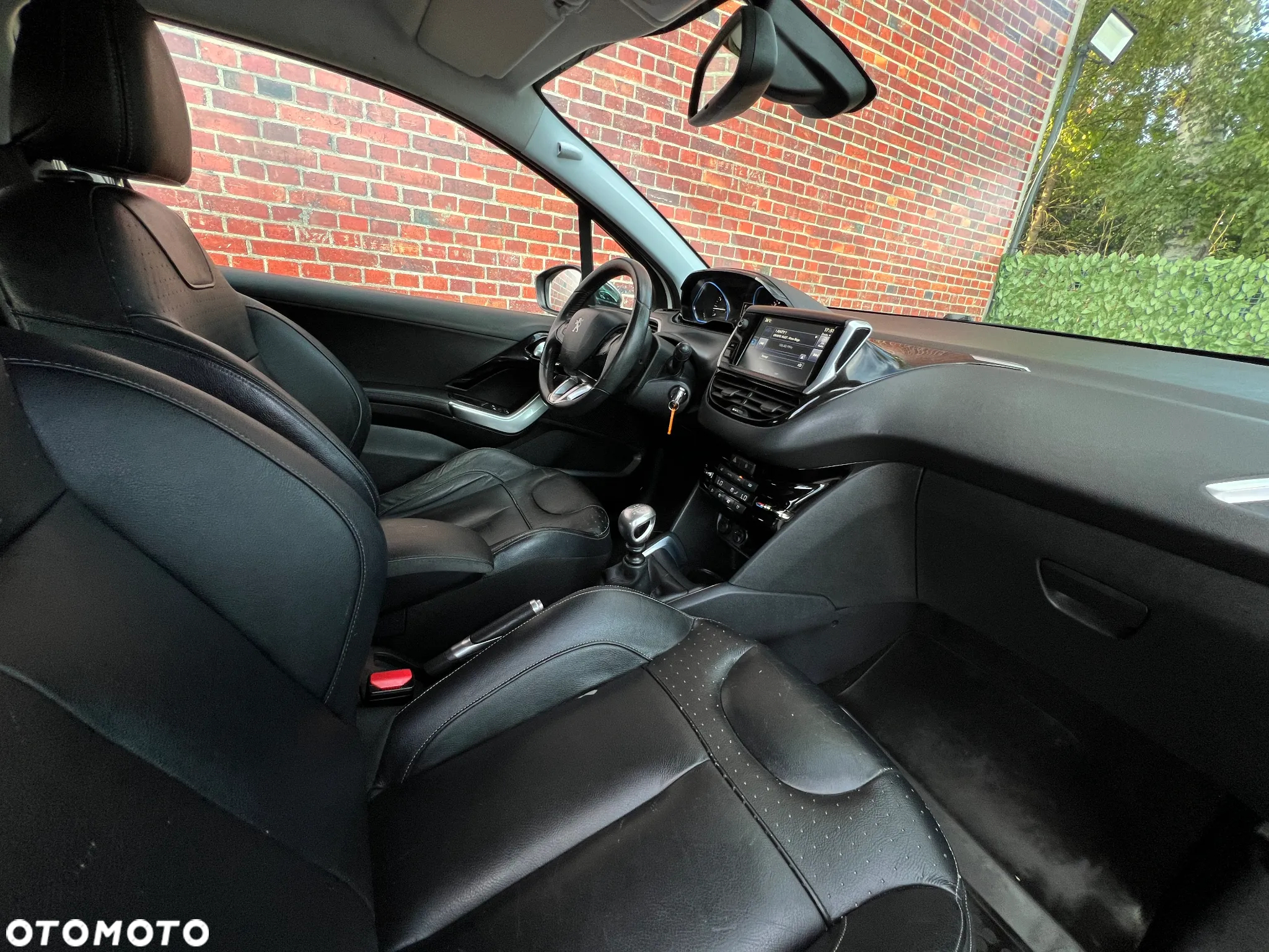 Peugeot 208 1.6 THP Allure - 8