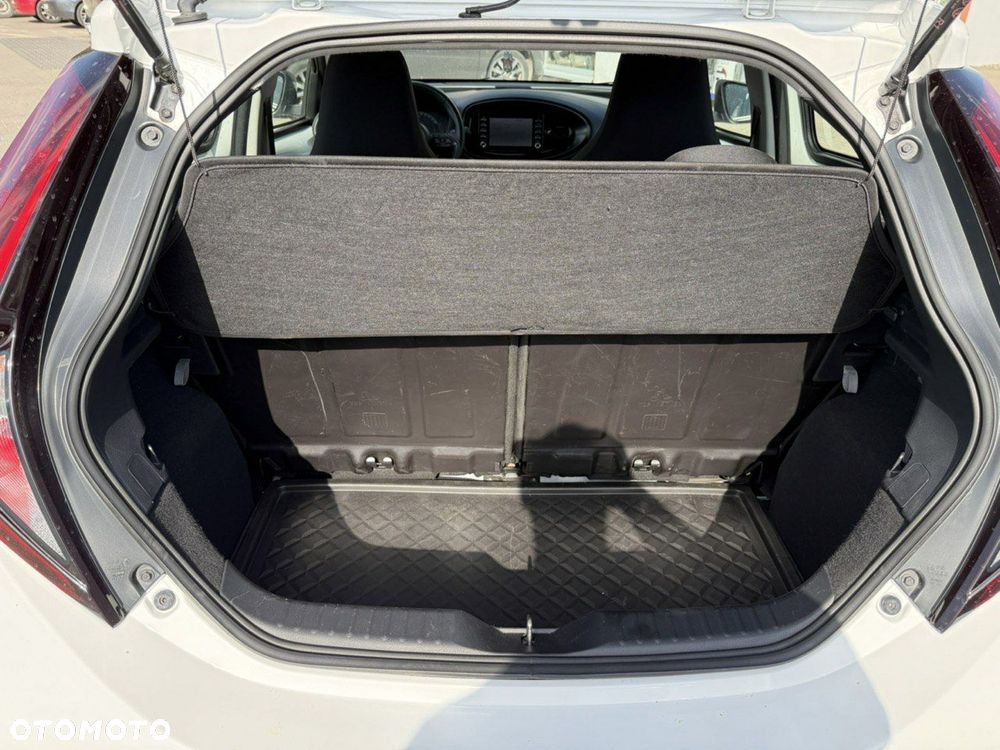 Toyota Aygo X S-CVT Black&White - 28