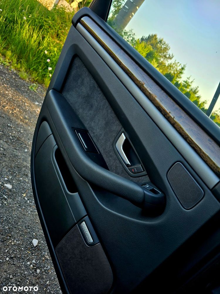 Audi A8 4.2 Quattro - 30