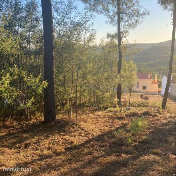 Terreno com licença para construir - Grande imagem: 2/3