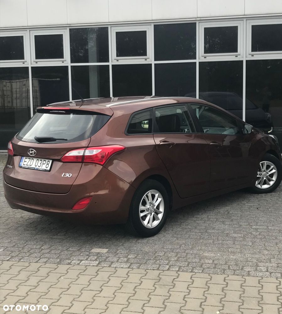 Hyundai i30 blue 1.6 CRDi Style - 11