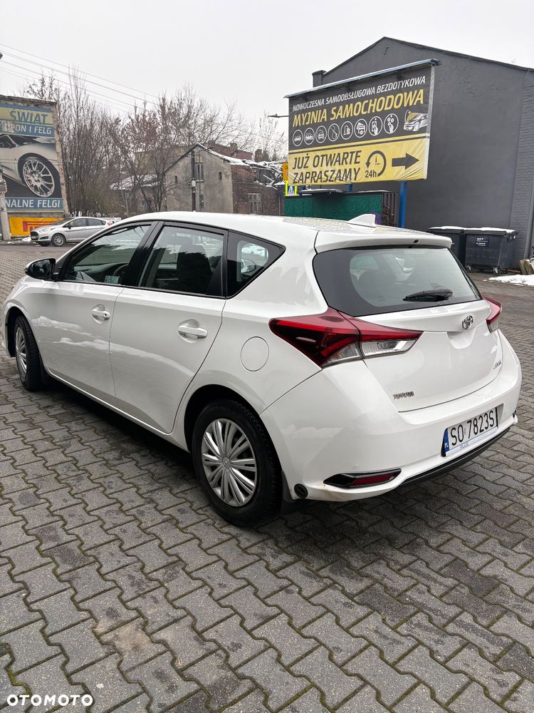 Toyota Auris - 2