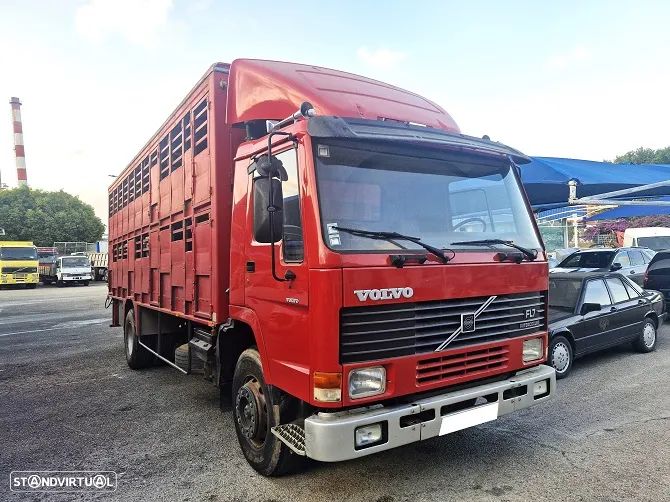 Volvo FL7 transporte de suínos - 1