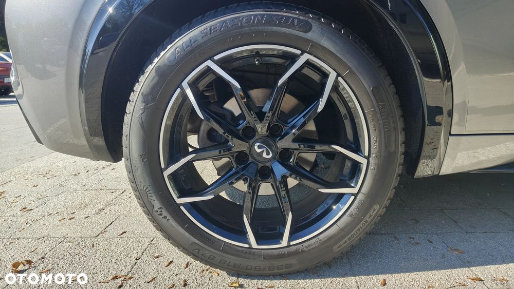 Infiniti Q30 1.5d DCT Premium City Black - 14
