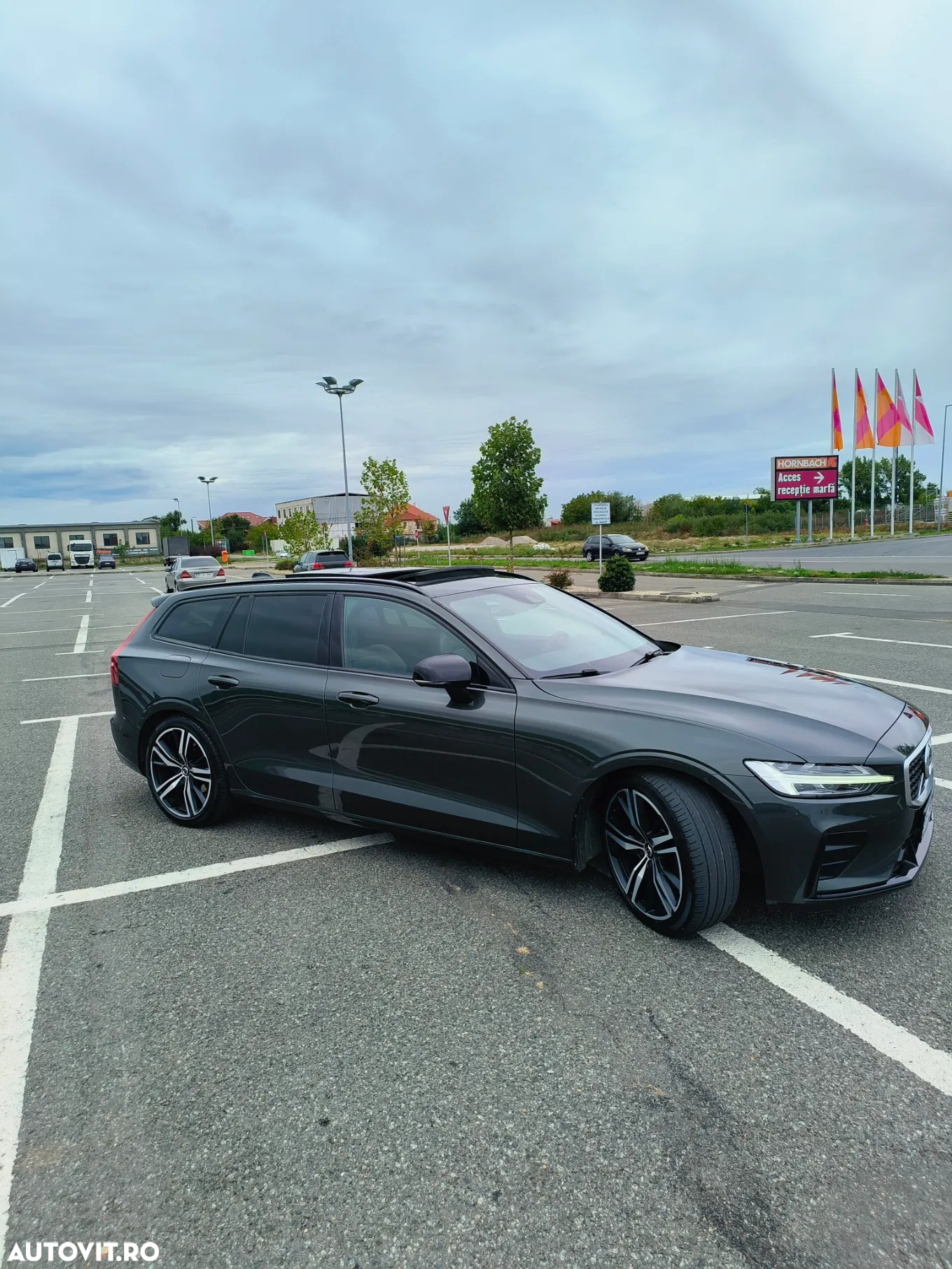 Volvo V60 D4 R-Design - 3