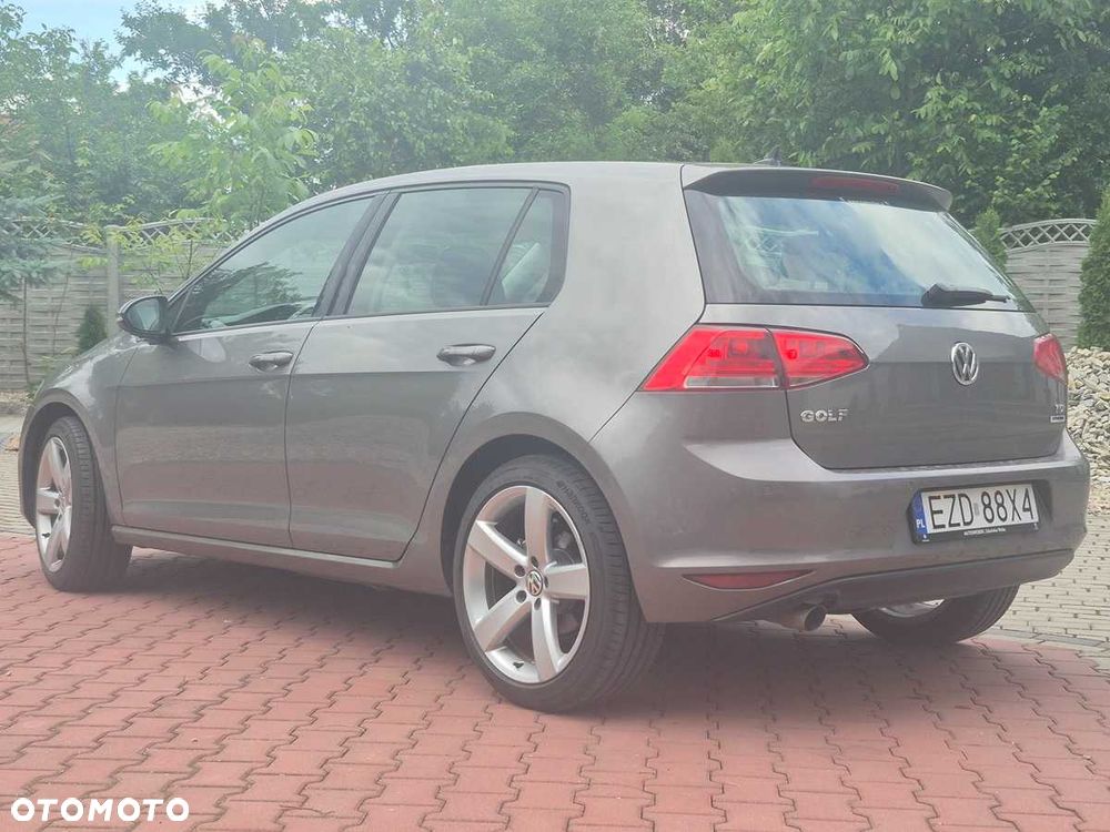 Volkswagen Golf - 5