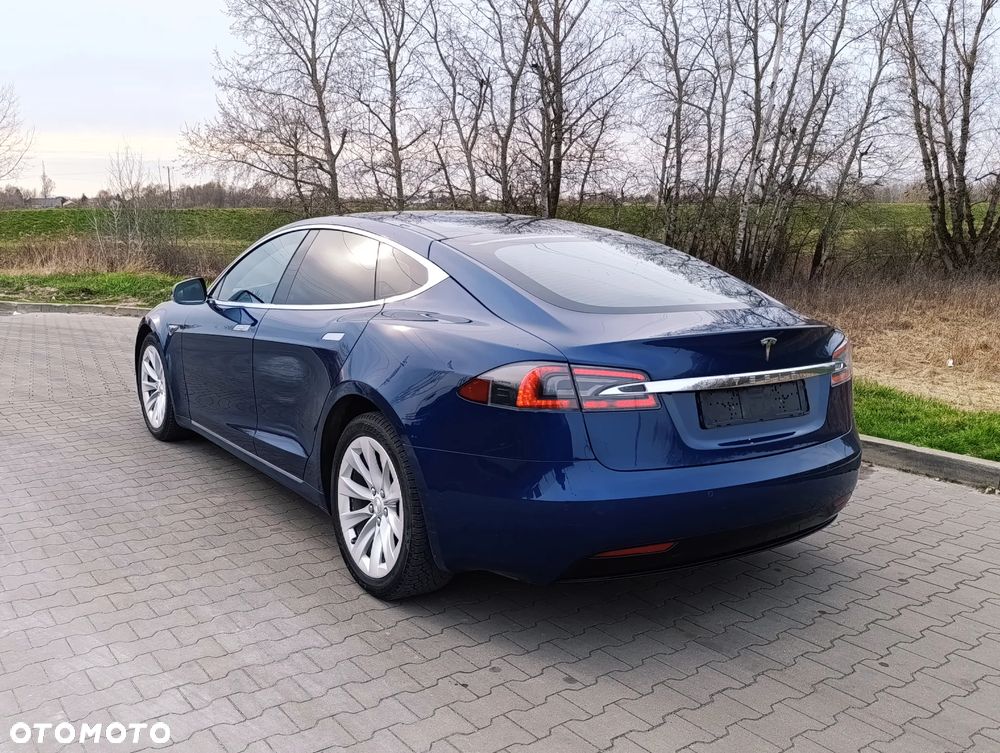 Tesla Model S - 15