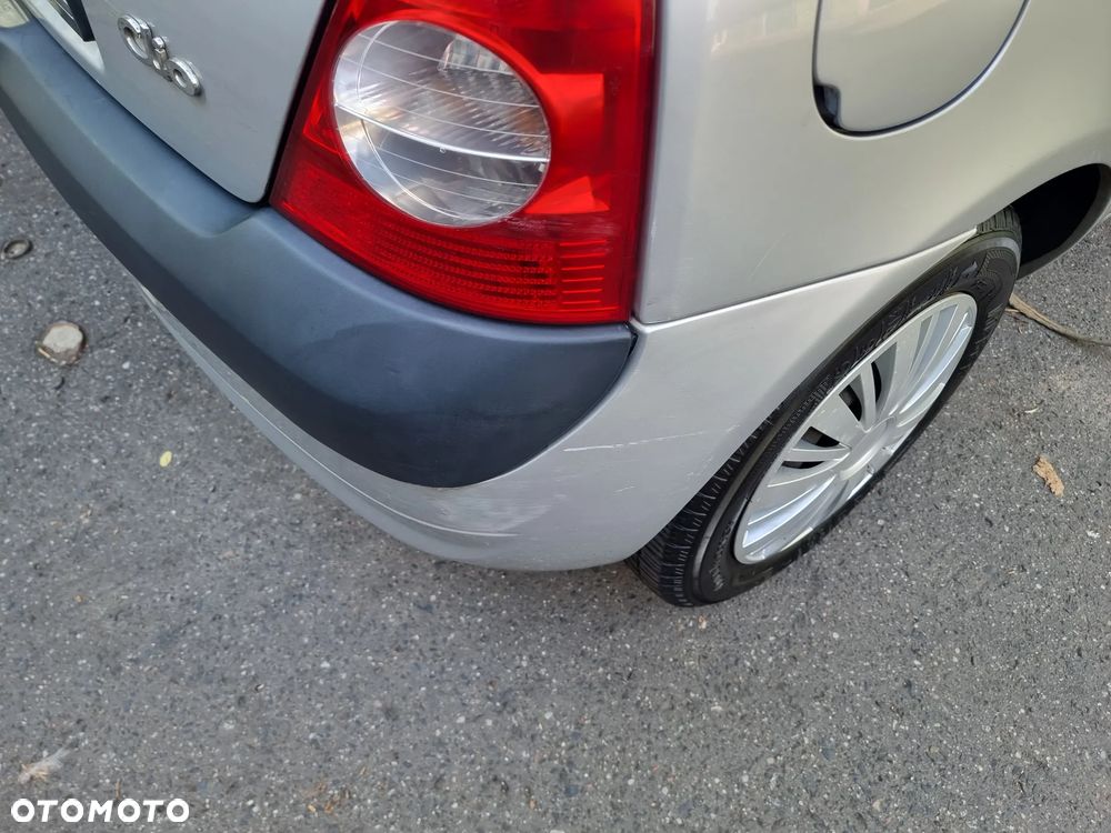 Renault Clio 1.2 16V Confort Authentique - 19