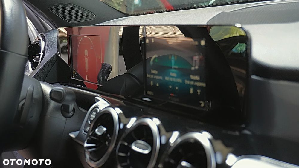 Mercedes-Benz GLB 200 7G-DCT - 21