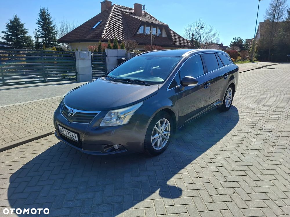 Toyota Avensis 2.0 D-4D Luna - 1