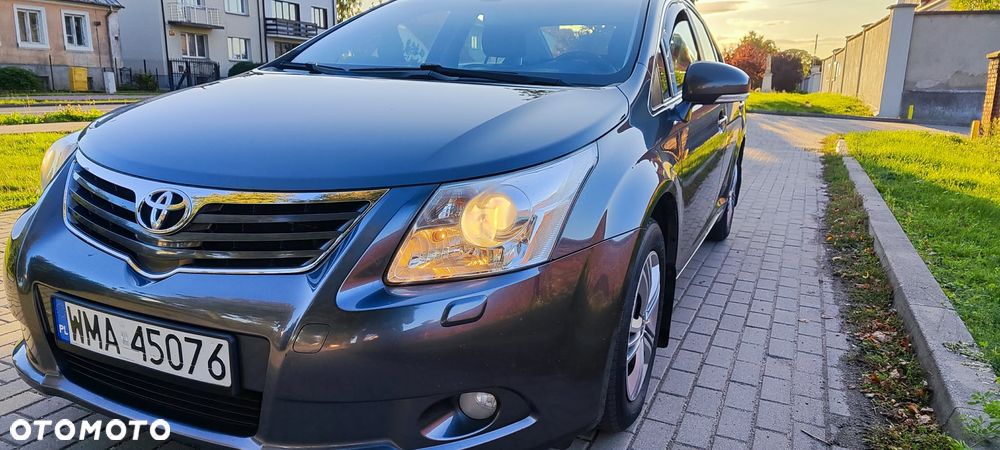 Toyota Avensis 2.0 D-4D - 12