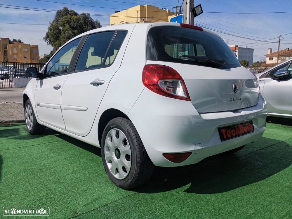 Renault Clio 1.5 dCi Dynamique S - 4