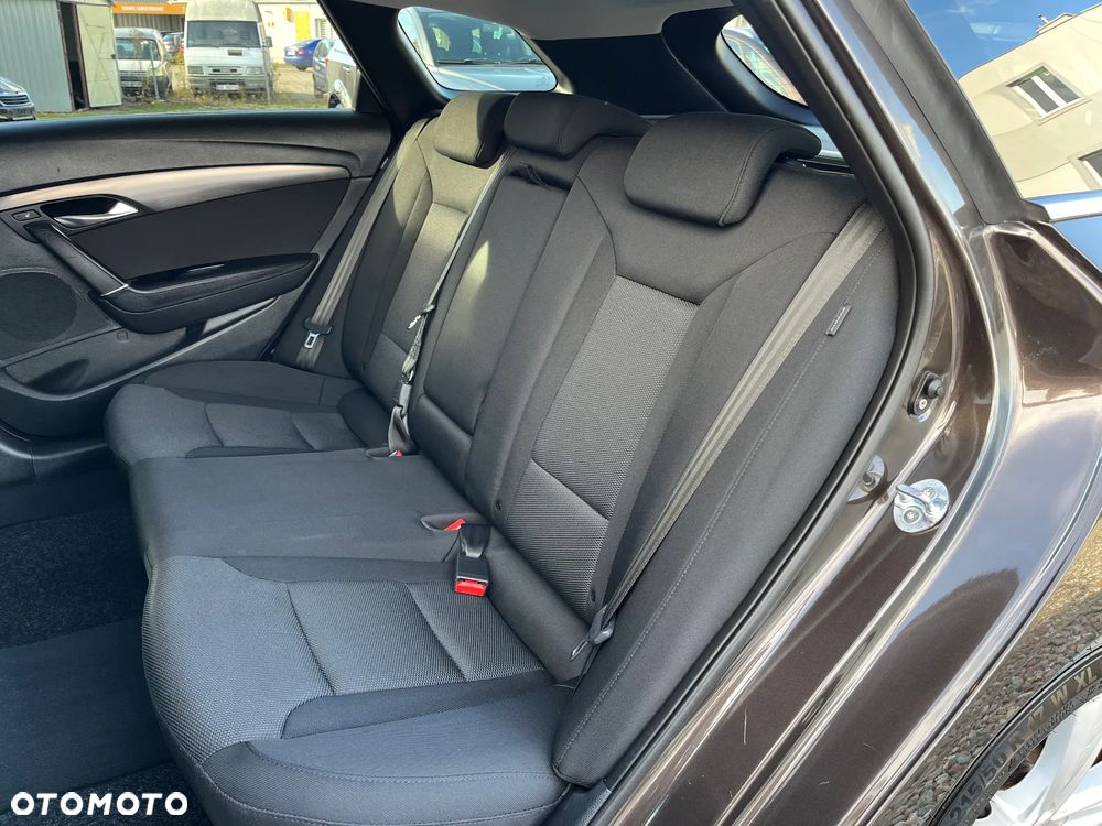 Hyundai i40 Kombi 2.0 Automatik Family+ - 25