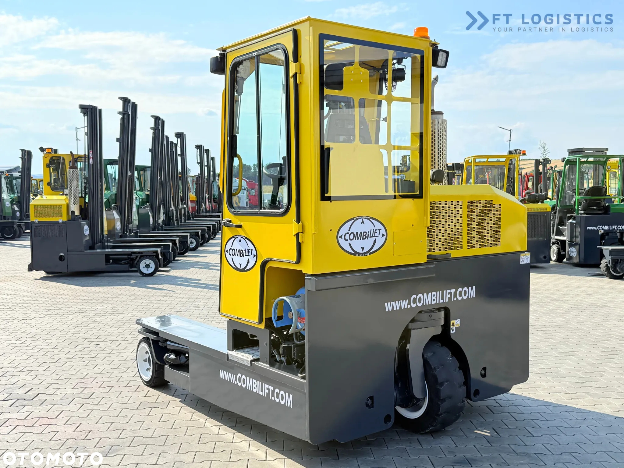 Combilift C3000 / GAS / TRIPLEX - 4900MM / JEDYNE 1537 MTH / POZYCJONER WIDEŁ / KABINA / JAK NOWY - 9