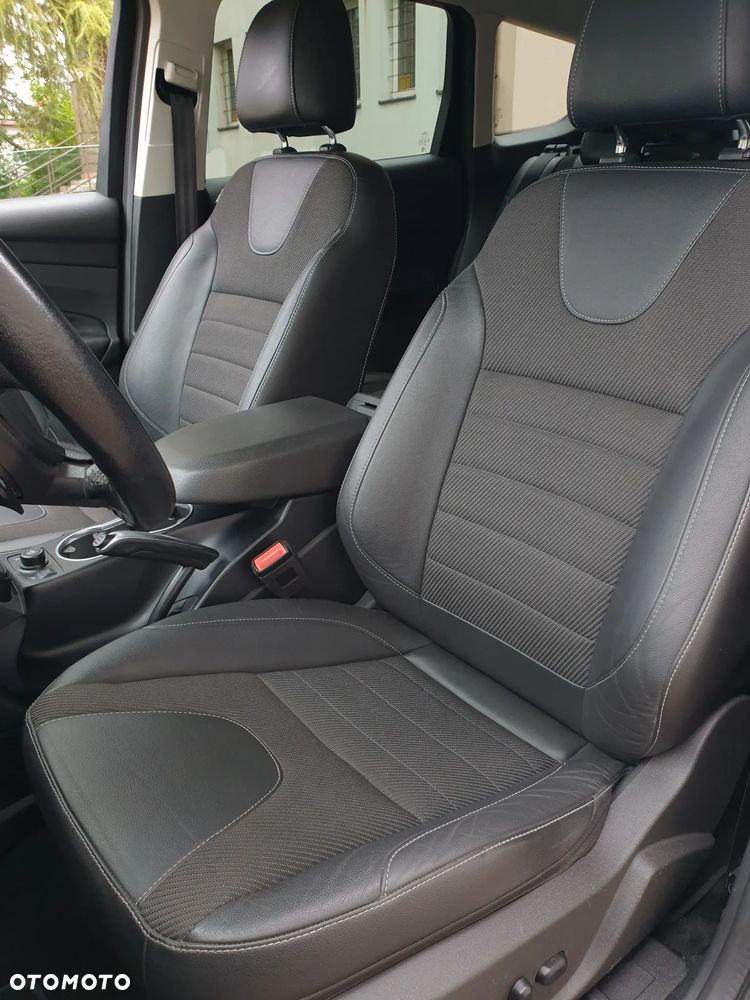 Ford Kuga 2.0 TDCi 4x4 Titanium - 24