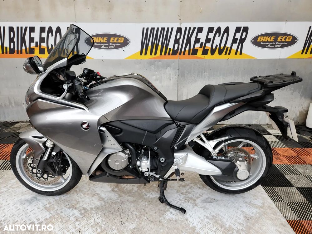 Honda VFR 1200F - 3