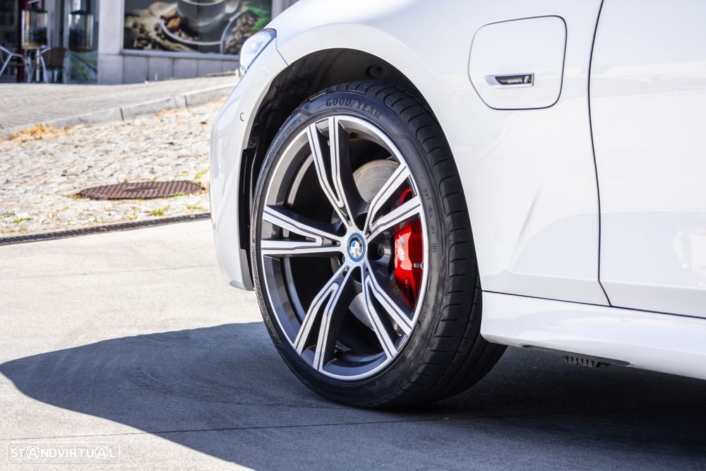 BMW 330 e Pack Desportivo M Pro Auto - 9