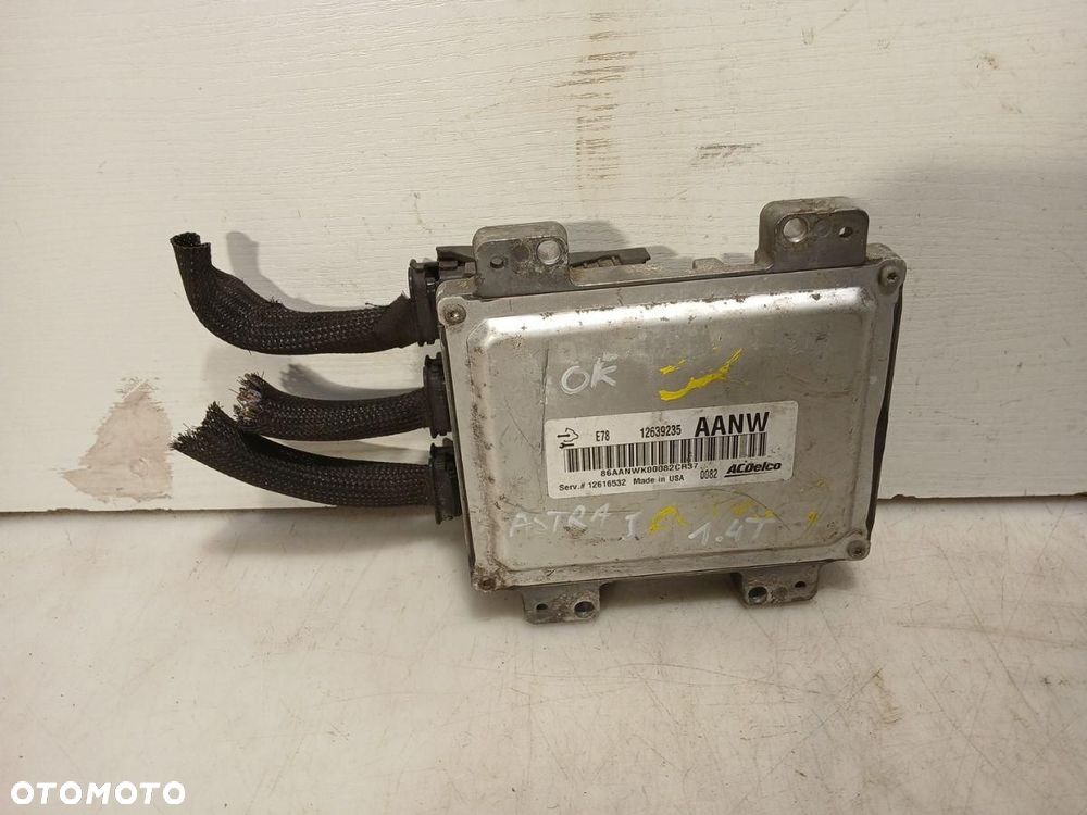 KOMPUTER STEROWNIK SILNIKA OPEL ASTRA IV J 1.4T 12639235 AANW - 2