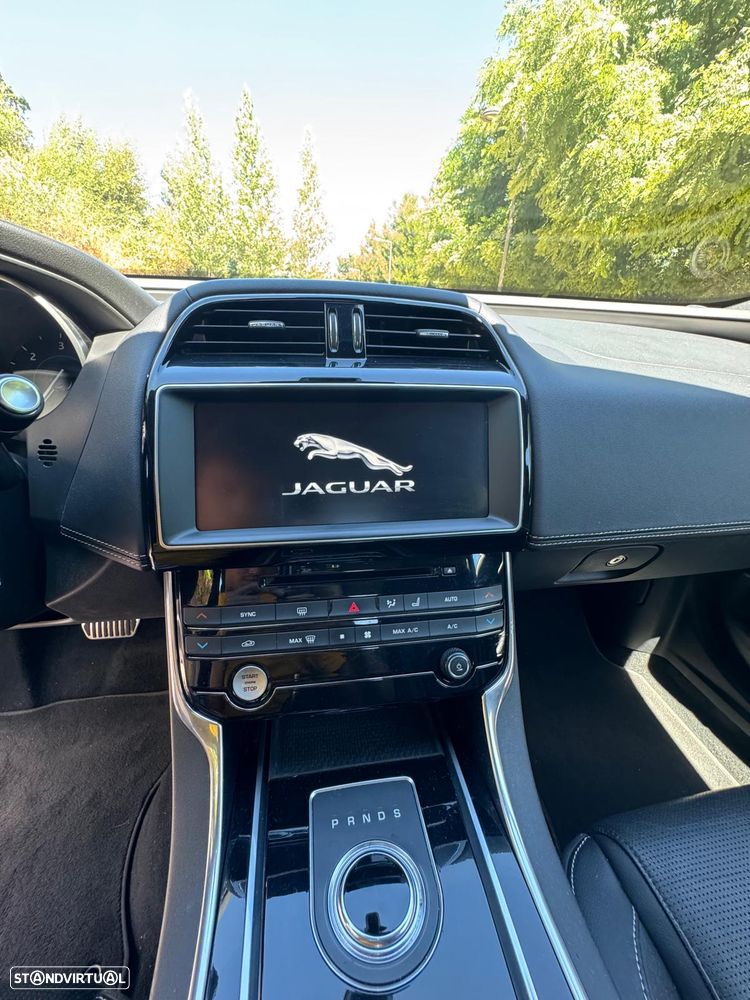 Jaguar XE 20d AWD Aut. R-Sport - 19