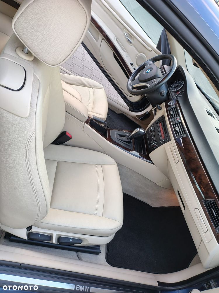 BMW Seria 3 320i - 11