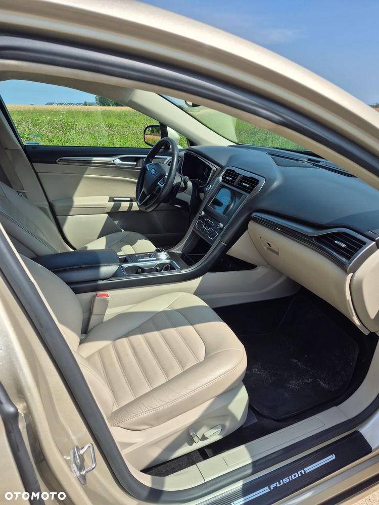 Ford Fusion - 26